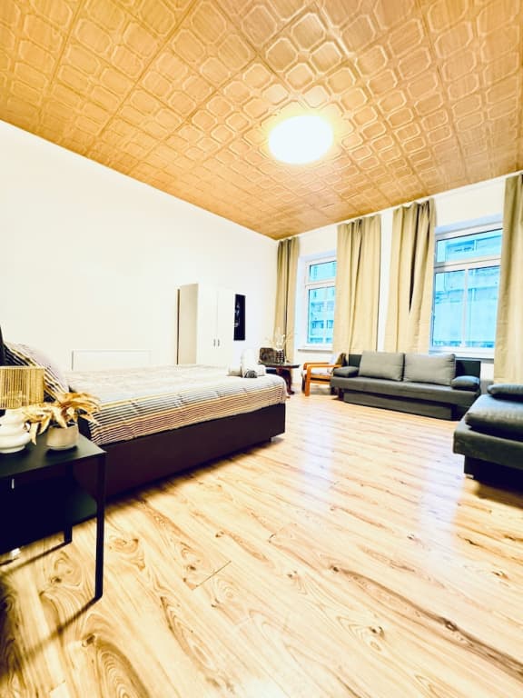 Modern Studio for 3 Near FAC Platz - photo 1