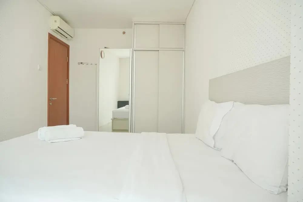 Nice And Comfort 1Br Apartment At Woodland Park Residence - photo 1