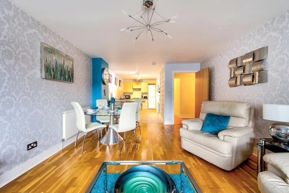 Modern 3 Bed/2bath City Centre Apartment - photo 10