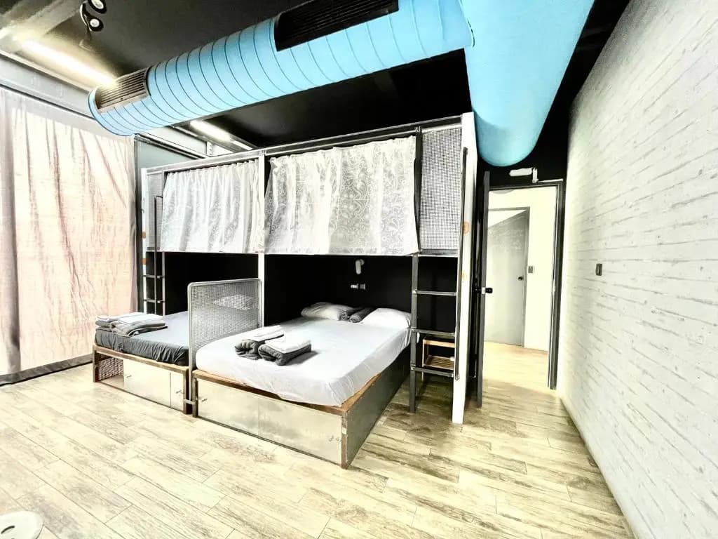 Iconic Athens Hostel - photo 2