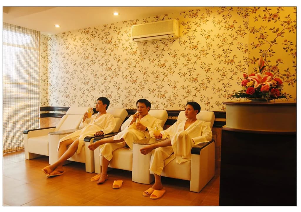 Bamboo Green Central Hotel - photo 17