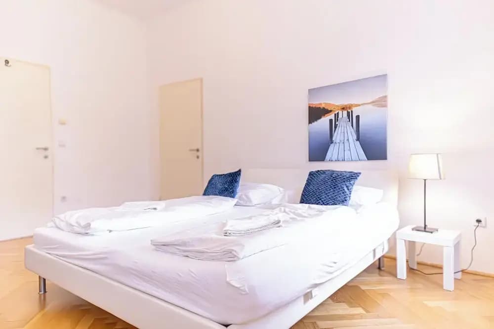 Simple 2 Bedroom Apartment with WiFi - photo 1