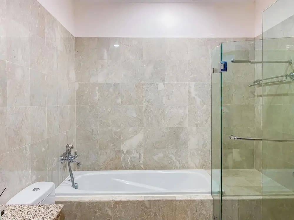 Spacious And Modern Look 3Br Bellezza Apartment - photo 7