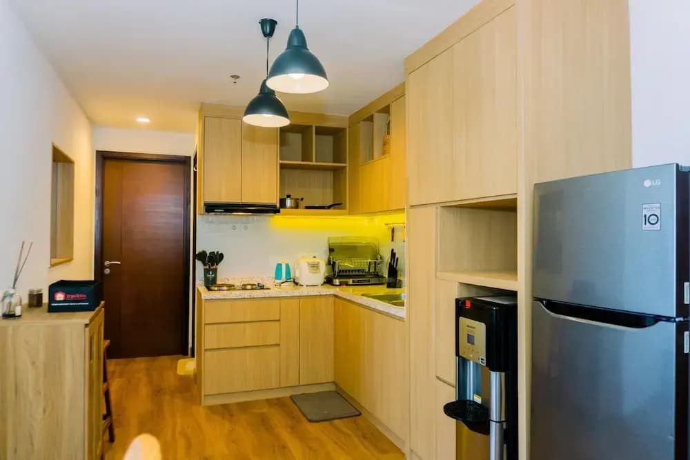 Spacious 1BR with Japandi Design at West Vista Apartment By Travelio - photo 11