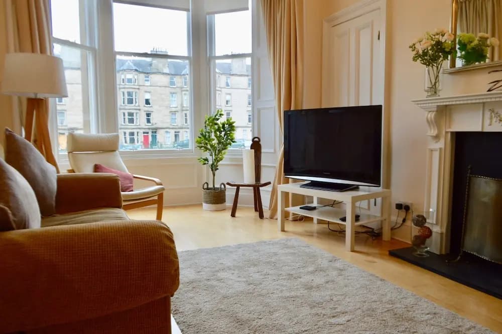 Sunny First Floor Stockbridge Flat - photo 3