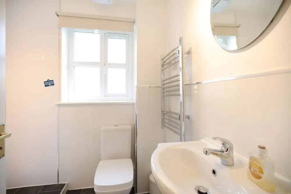 Edinburgh Palace Apartment - photo 9