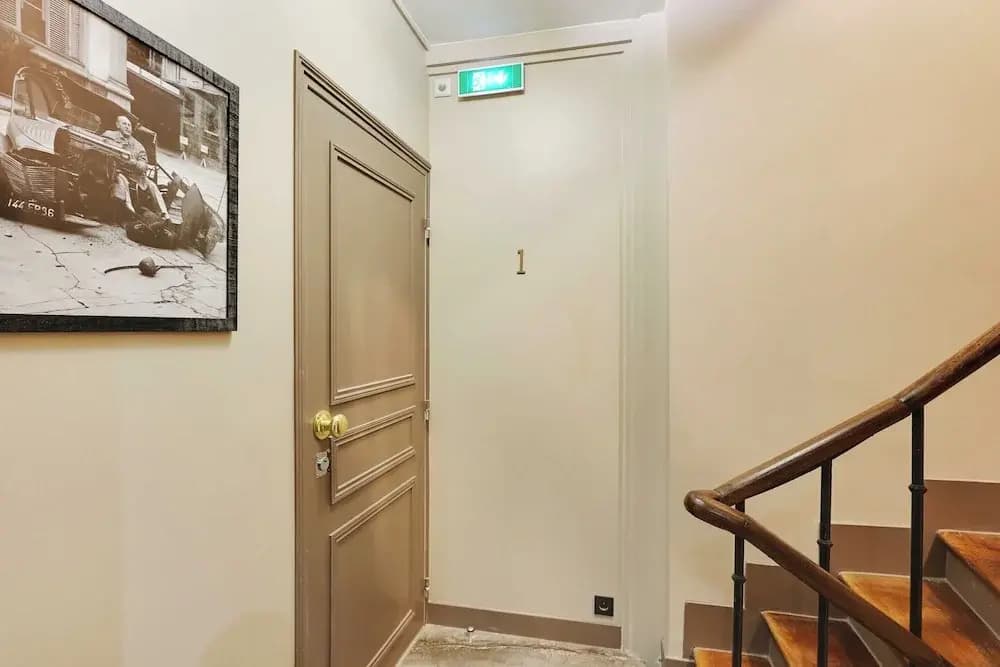 Modern Apartment & Terrace - 2br/6p - Near Nation - photo 9
