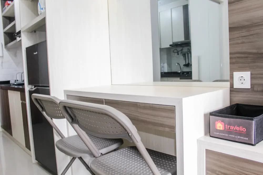 Comfy And Strategic Studio Signature Park Grande Apartment - photo 2