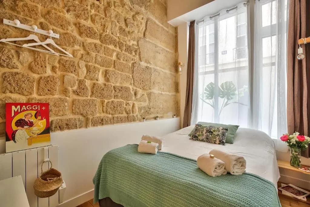 New Stunning 4 Bdrs Apt, With AC – Le Marais - photo 4