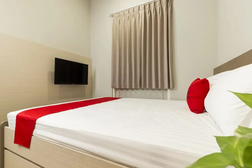 RedDoorz Plus @ Patal Senayan - photo 4