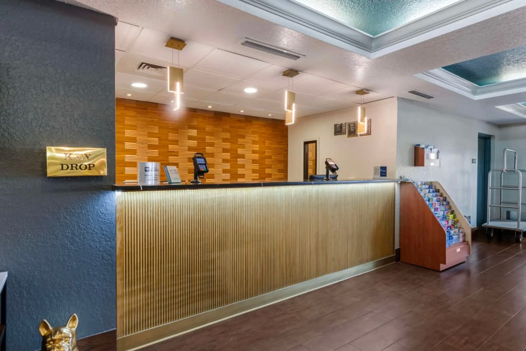 Best Western Plus Universal Inn - photo 15