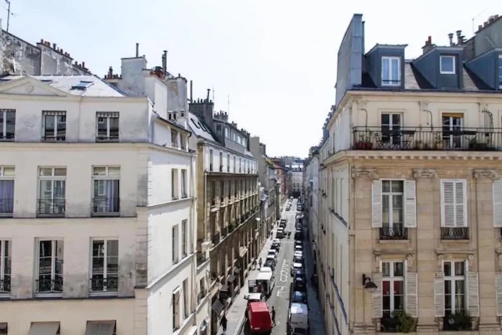 Marais - Place des Vosges Apartment - photo 1