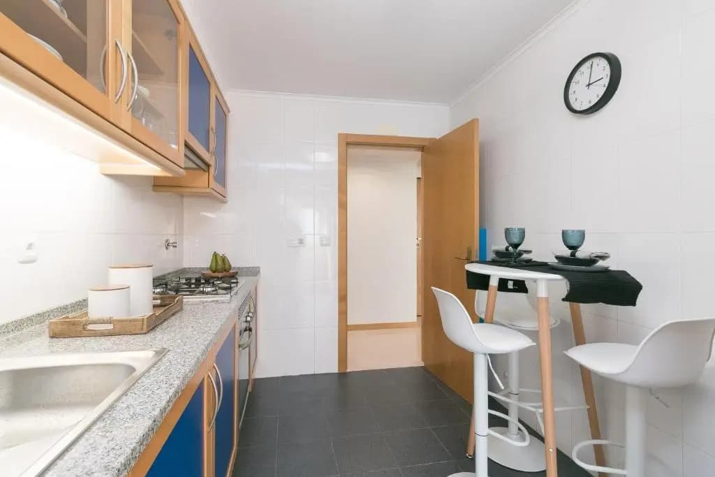 Premium Flat in Upscale Area, Balcony, Parking - photo 15