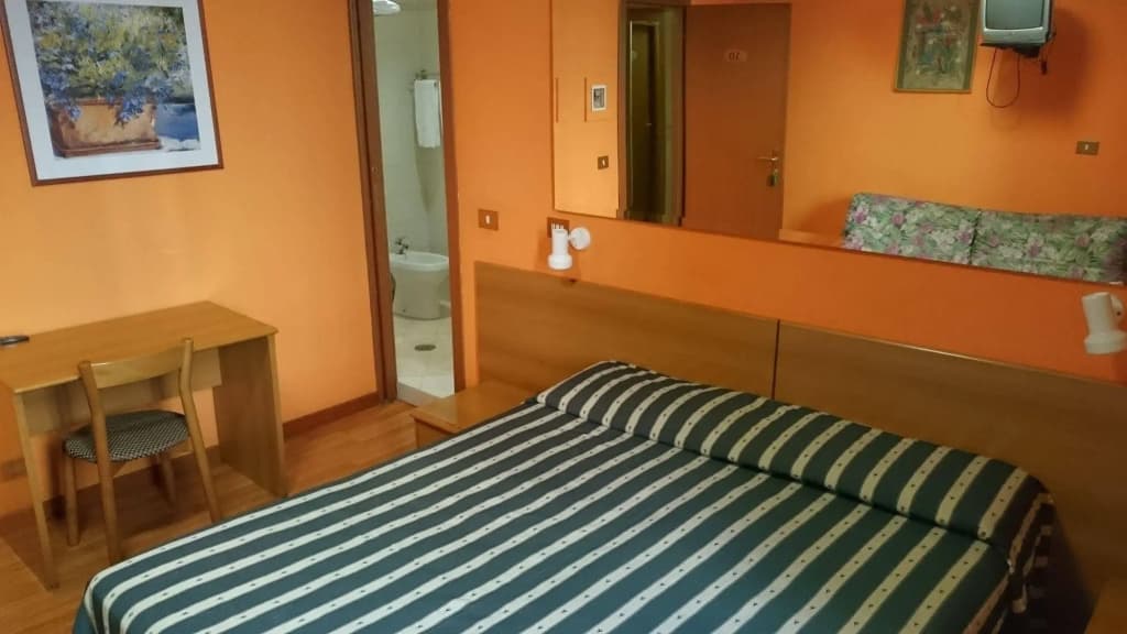 Hotel Urbis - photo 2