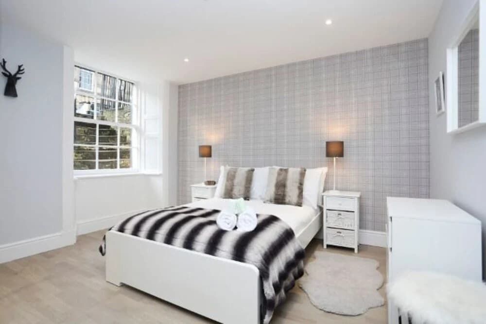 Modern, Stylish Apt. in Excellent Central Location - photo 3