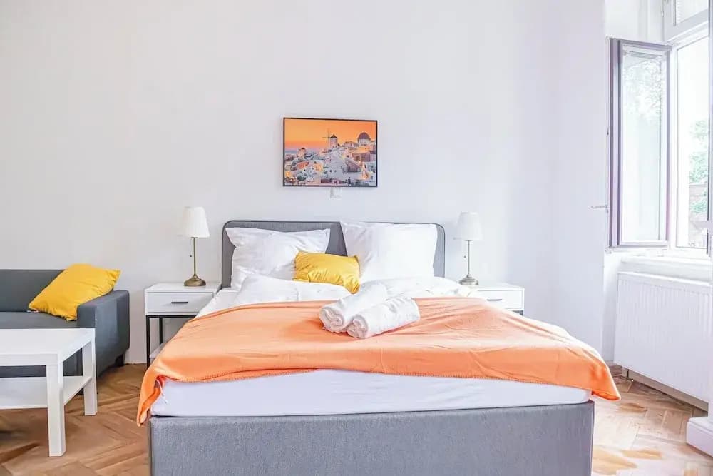 Easy Access 2BR Apartment Near AKH - photo 3