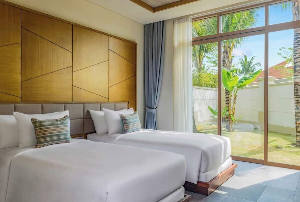 Luxe 5 Star Villa Private Pool Resort Access - photo 16