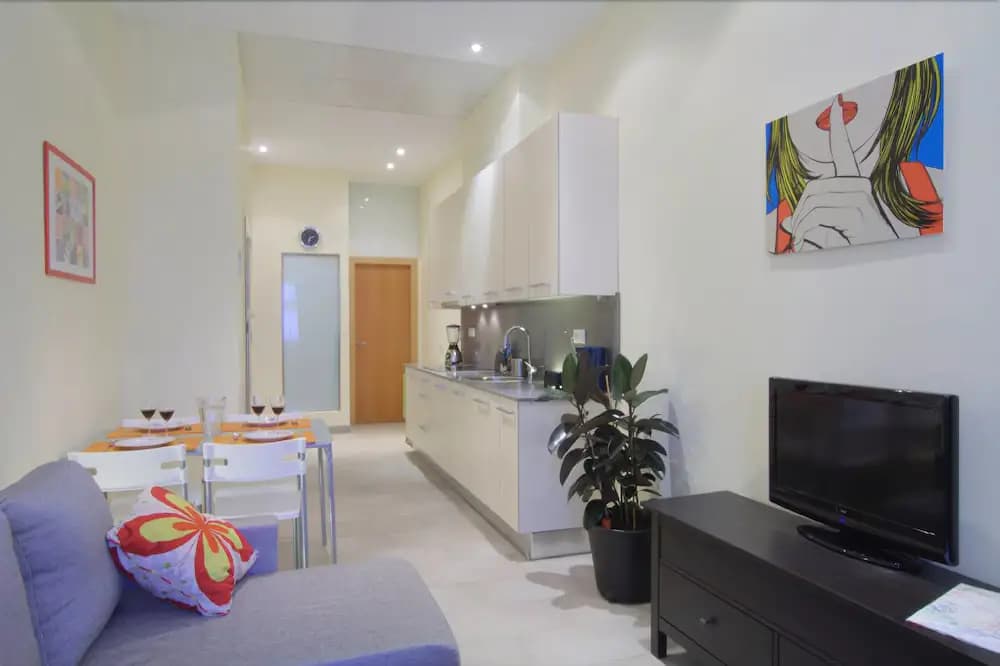 HOMEnFUN Camp Nou Stadium Apartment - photo 4