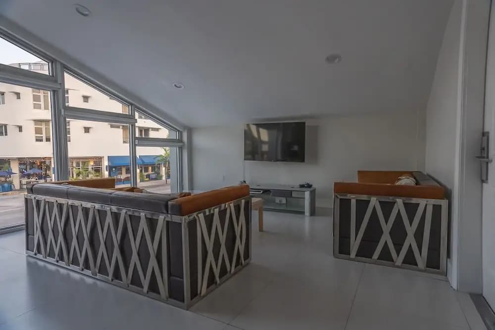 The Biscayne Hotel - photo 10