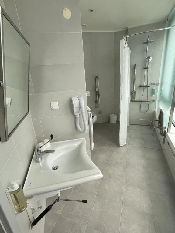 easyHotel Lisbon - photo 10