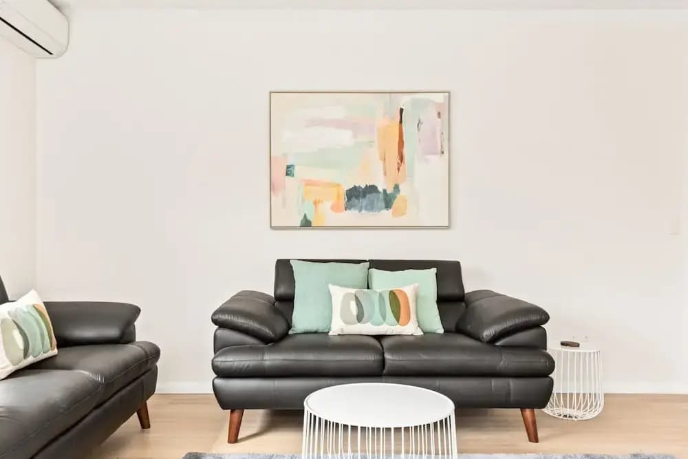 Bright and Convenient Apartment, Close to Shops - photo 4