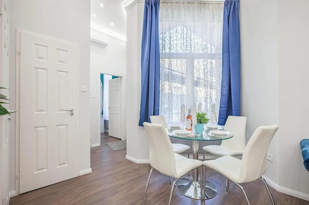 Quiet Downtown Haven— 2Br | A/C | Free Parking - photo 3