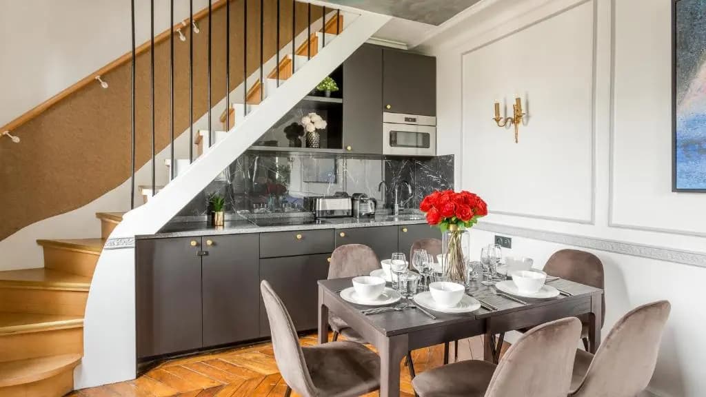 Luxury 2 Bedroom Duplex - Beautiful Monument View - photo 26