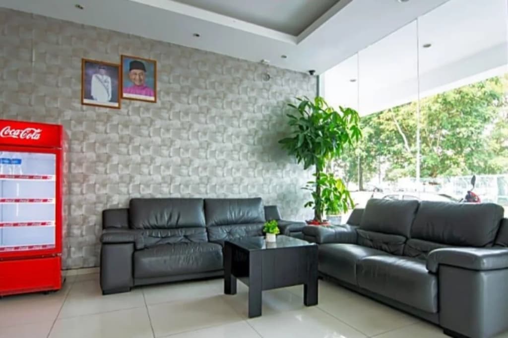 Hotel Zamburger Plaza Mahkota - photo 2
