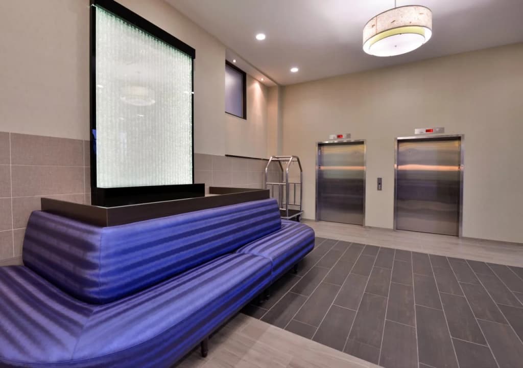 Holiday Inn Express Kennedy Airport - photo 14
