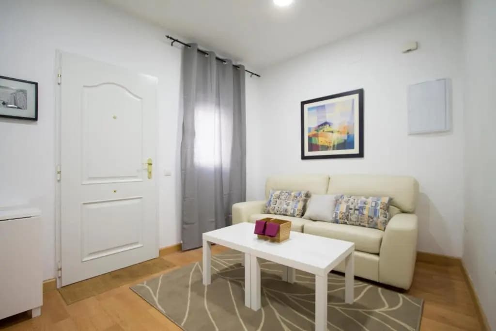 Apartamentos Goyescas Deco - photo 9