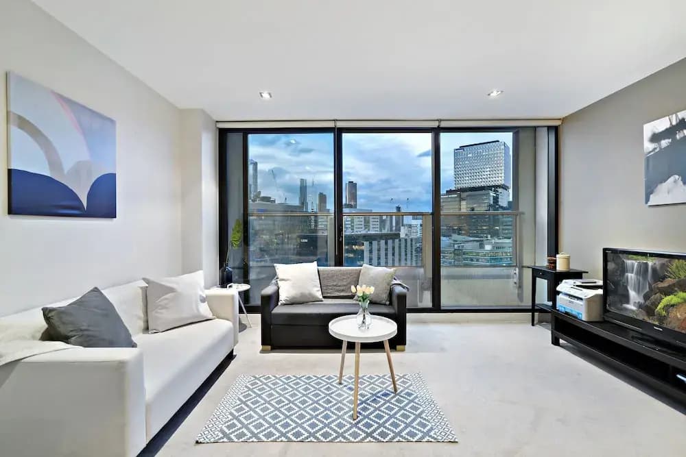 MIRANDA, 1BDR Docklands Apartment - photo 1
