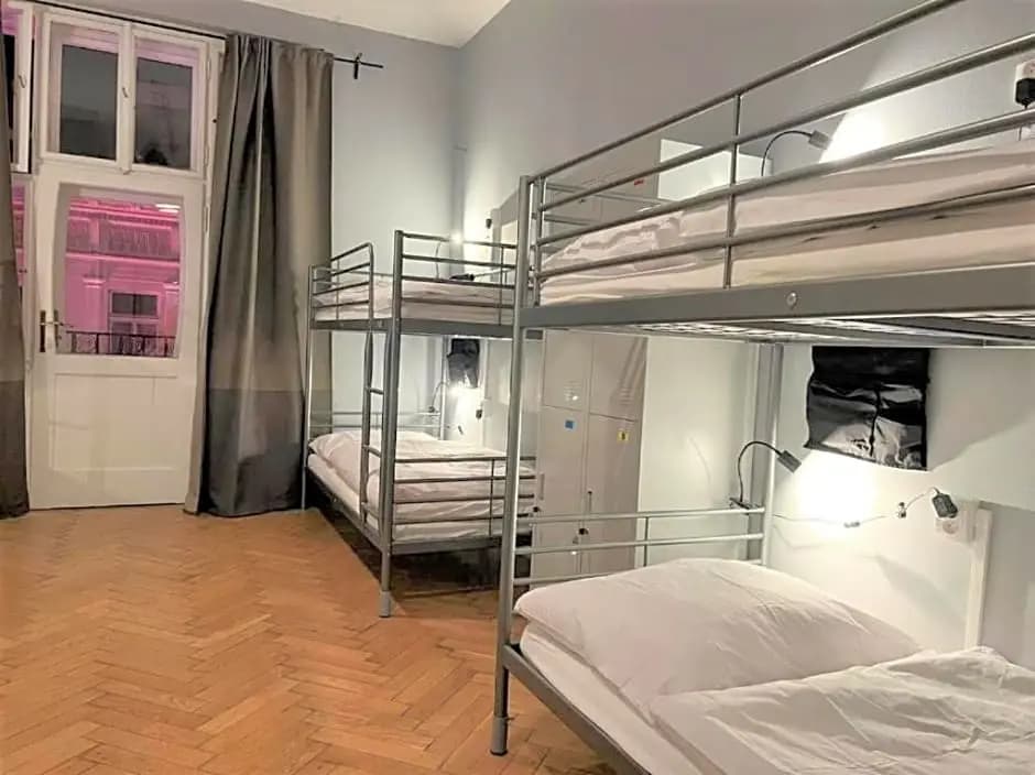 GLOBE Hostel Prague ADULTS ONLY - photo 4