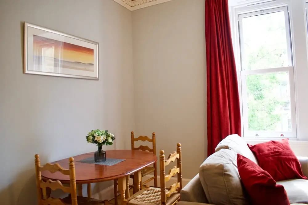 Welcoming 2 Bedroom Flat Near Fountainbridge - photo 22
