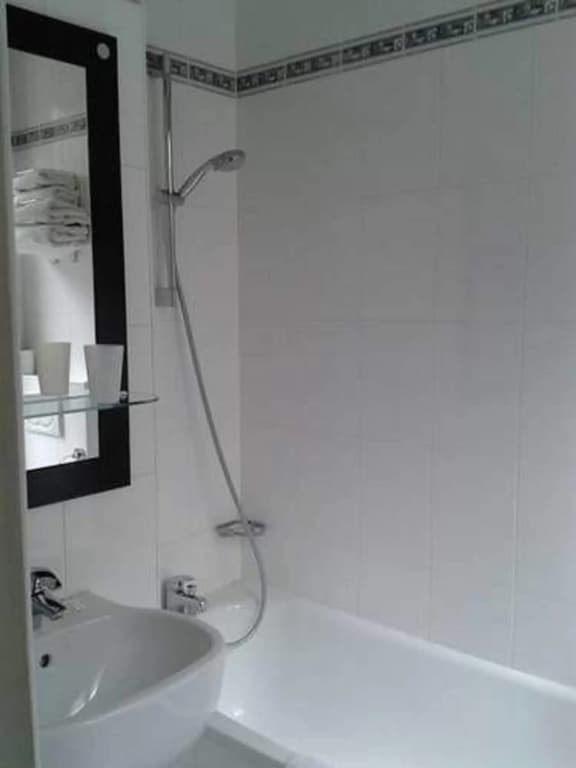 Hotel Lilas Gambetta - photo 39