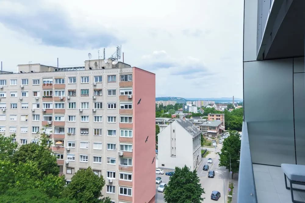 WaterFront City Apartments by FirstHost - photo 11