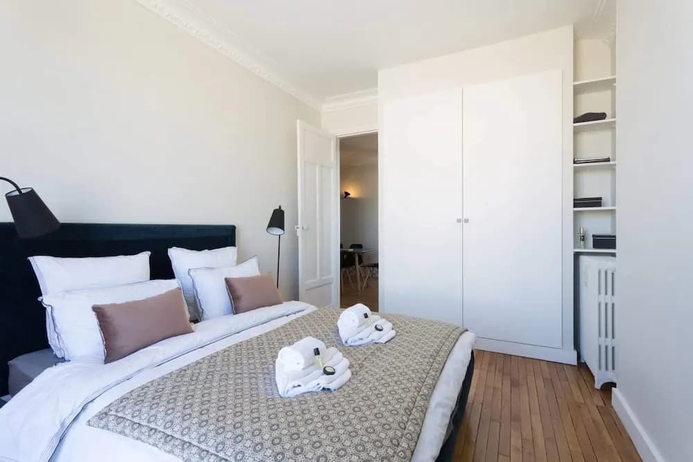 Designer Apartment - Eiffel Tower View! - photo 3