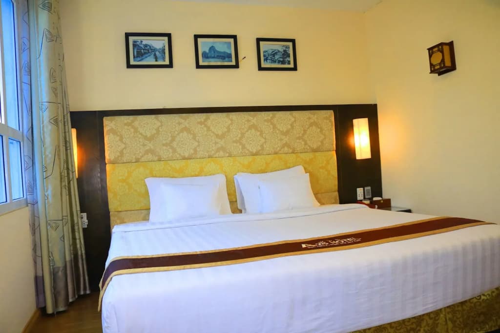 New Moon Hotel - photo 6