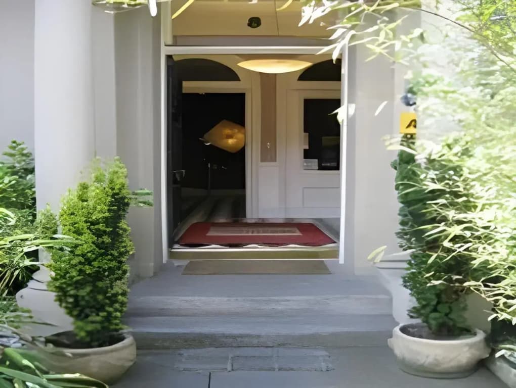 Southside Guest House - photo 10