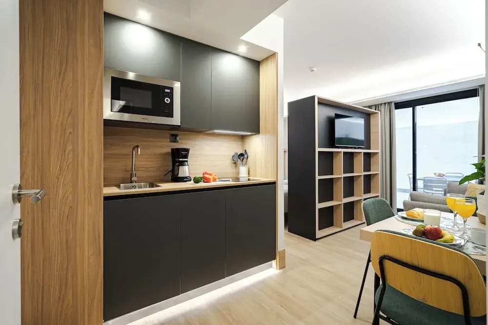 Feelathome Ventas Suites - photo 16