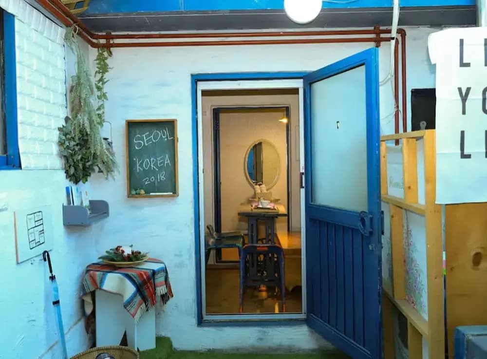Janice's Traditional House - photo 1