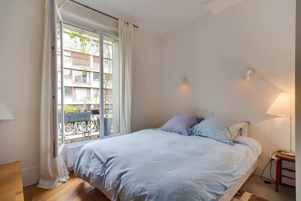 Typical Parisian Apartment Near "Le Palais des Glaces" - photo 5