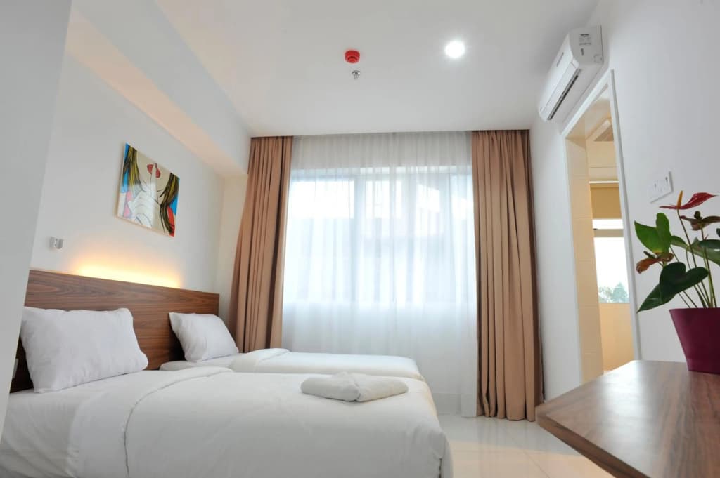 OYO 180 V Hotel - photo 2