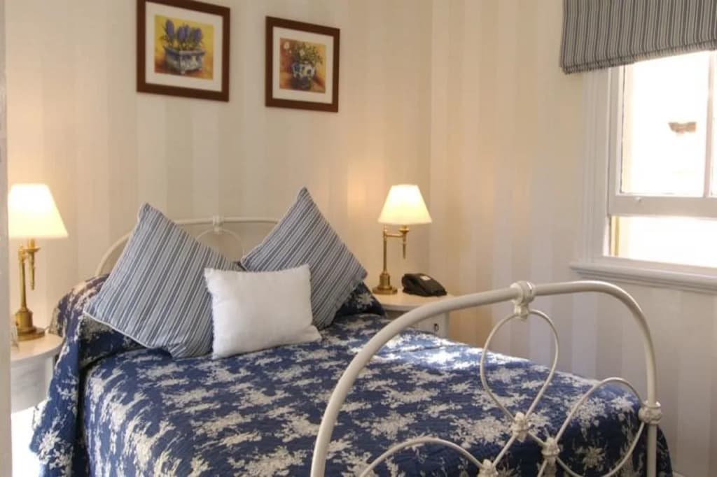 The Russell Boutique Hotel - photo 2