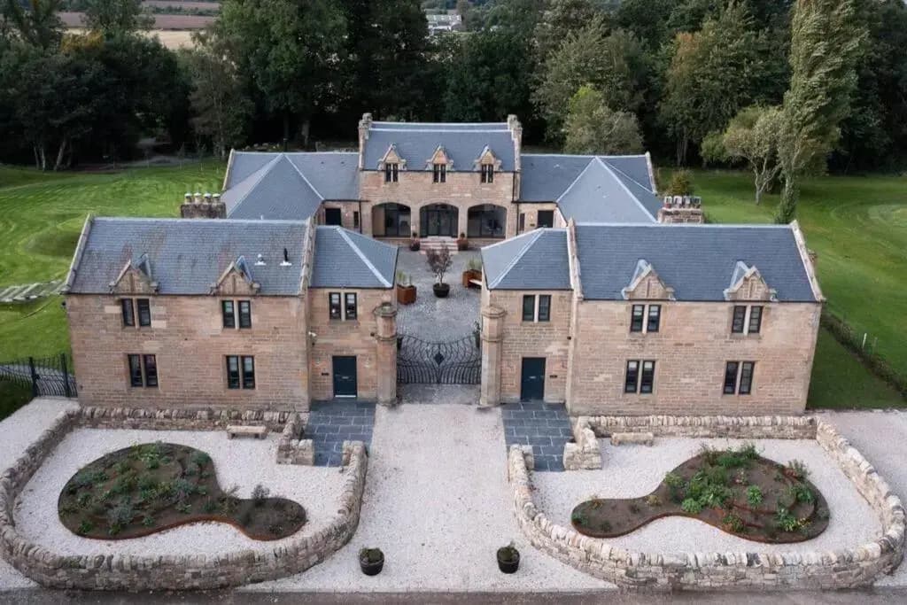 Stunning Edinburgh 1820s Stables Converted Studio - photo 1