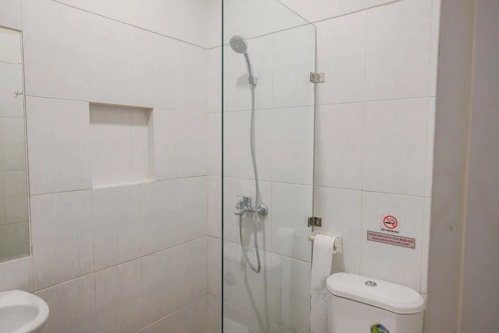 Kost M25 Hostel by Reddoorz - photo 7
