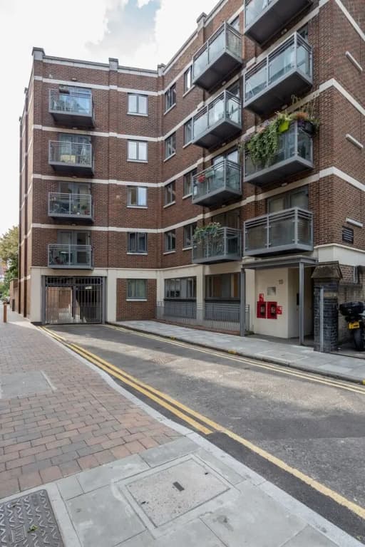 Hoxton 2 Bed Apartment by BaseToGo - photo 1