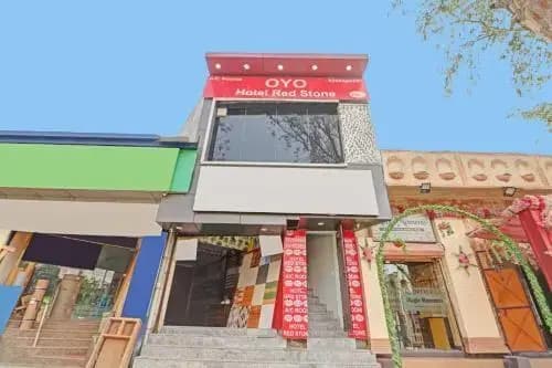 OYO 89612 Hotel Red Stone - photo 1