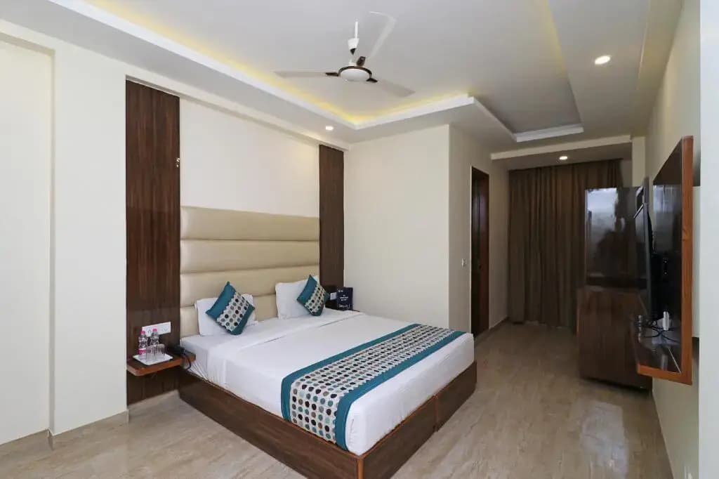 M Suites by OYO Rooms - photo 2
