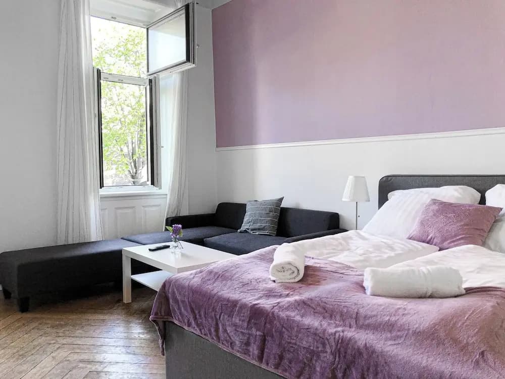 Fabulous 3BR Apt Near AKH For Groups - photo 2