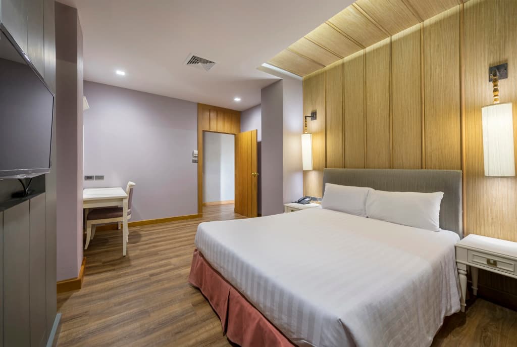Royal Rattanakosin Hotel - photo 30